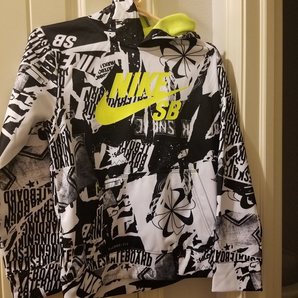 Boys NIKE and UNDERARMOUR Hoodies - Picture 3 of 4